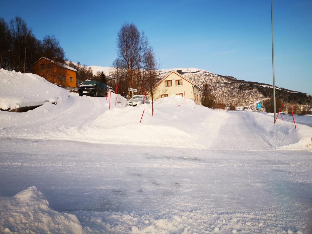 Lyngen, Mackay Appartment, Lyngen Lyngseidet Ngoại thất bức ảnh