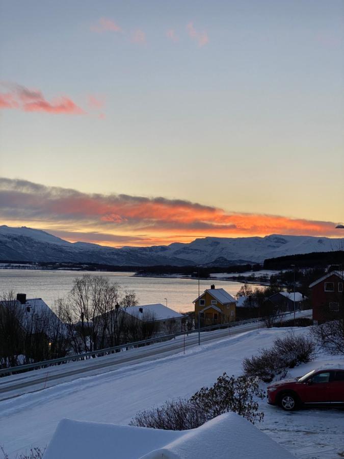 Lyngen, Mackay Appartment, Lyngen Lyngseidet Ngoại thất bức ảnh