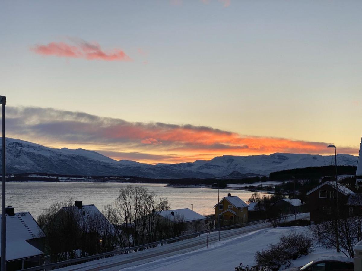 Lyngen, Mackay Appartment, Lyngen Lyngseidet Ngoại thất bức ảnh
